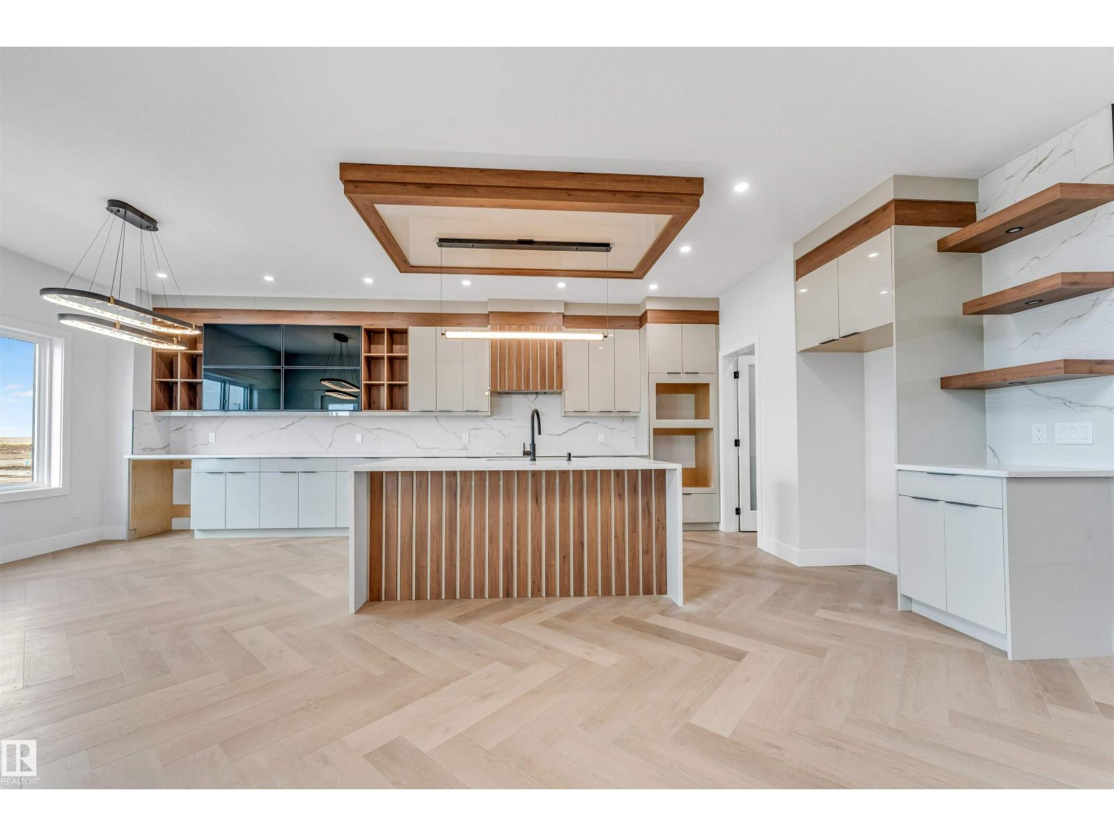 6013 19 ST NE - 9