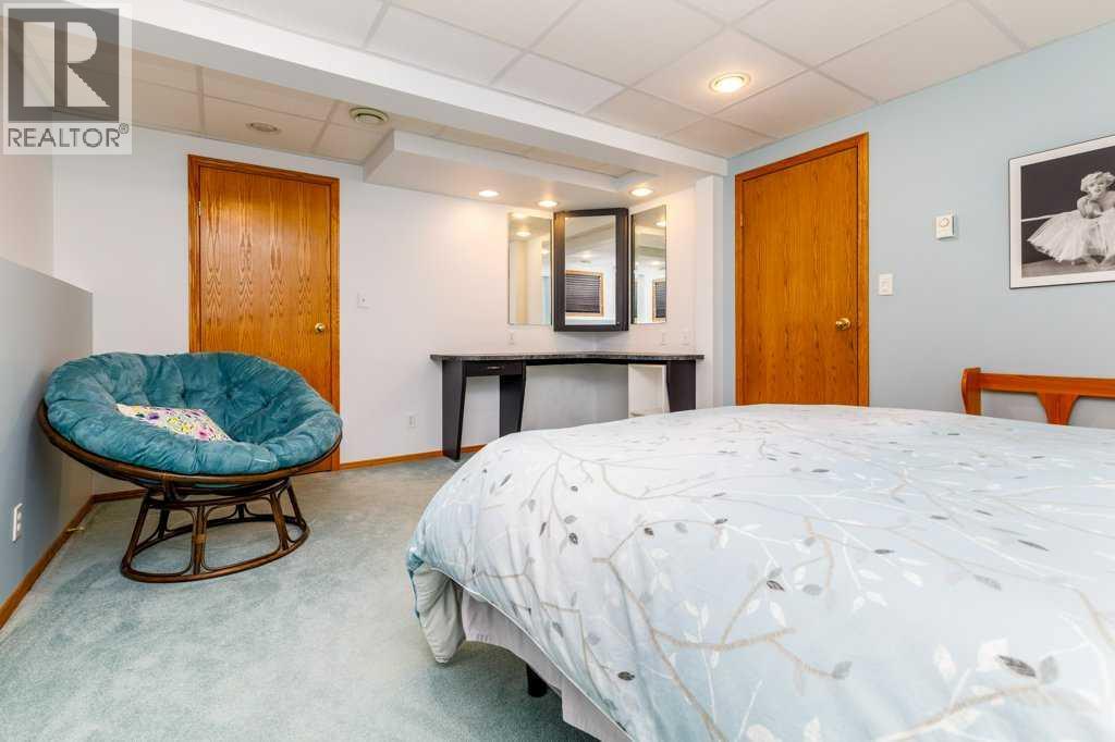 70 Douglas Avenue — photo 30