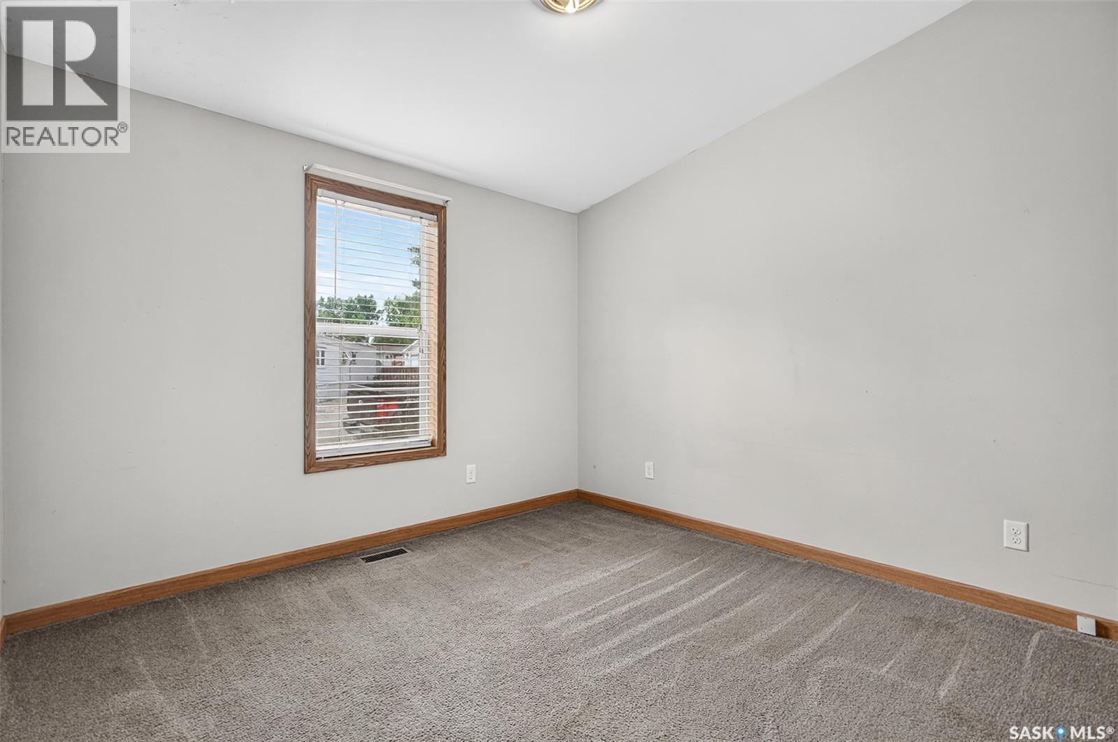 D4 1295 9th AVENUE NE — photo 38