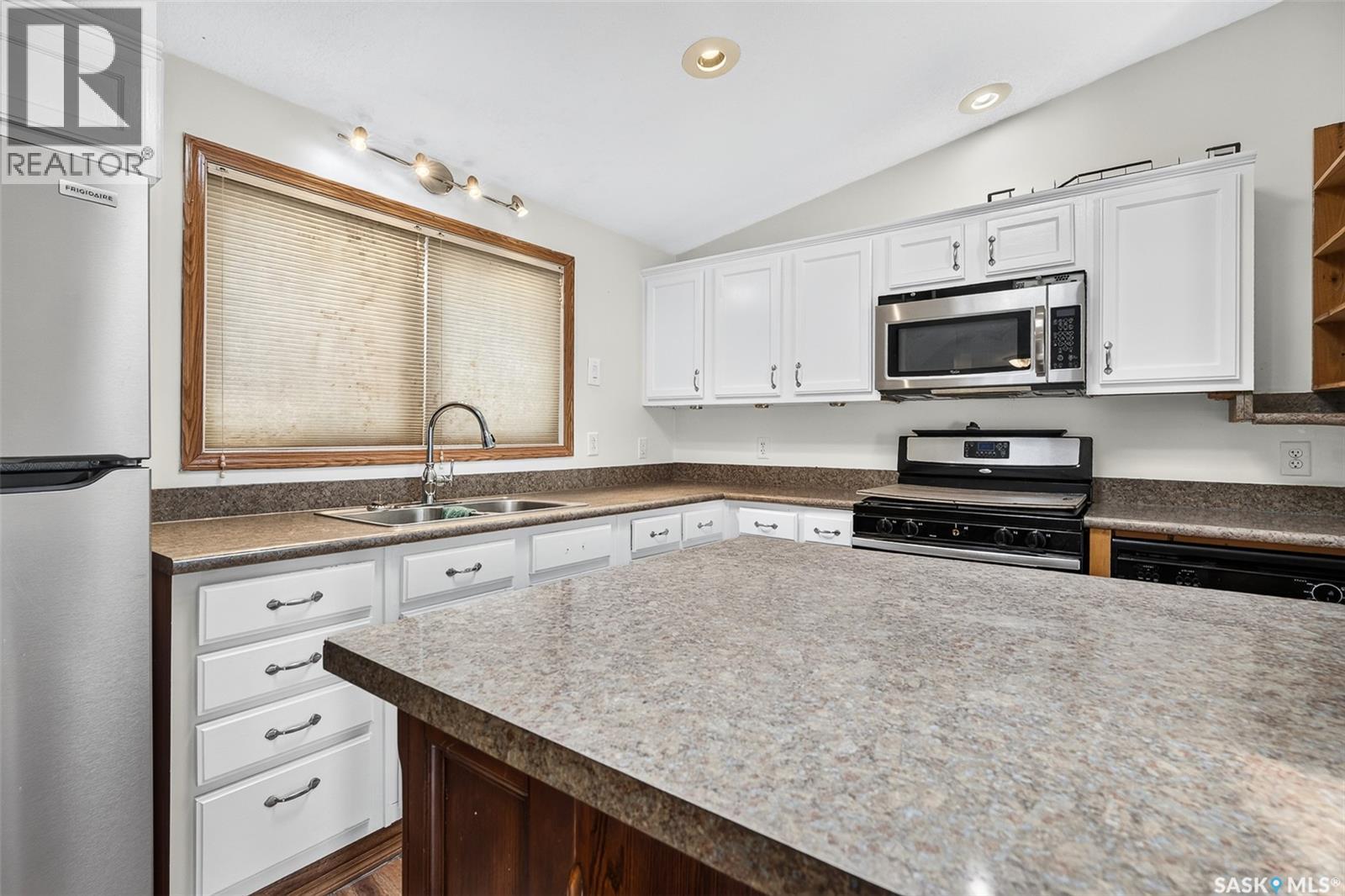 D4 1295 9th AVENUE NE — photo 16