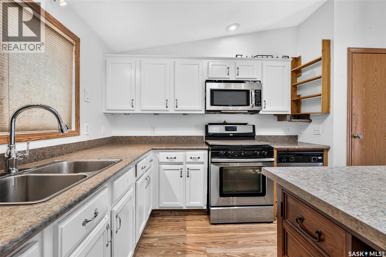 D4 1295 9th AVENUE NE — photo 18