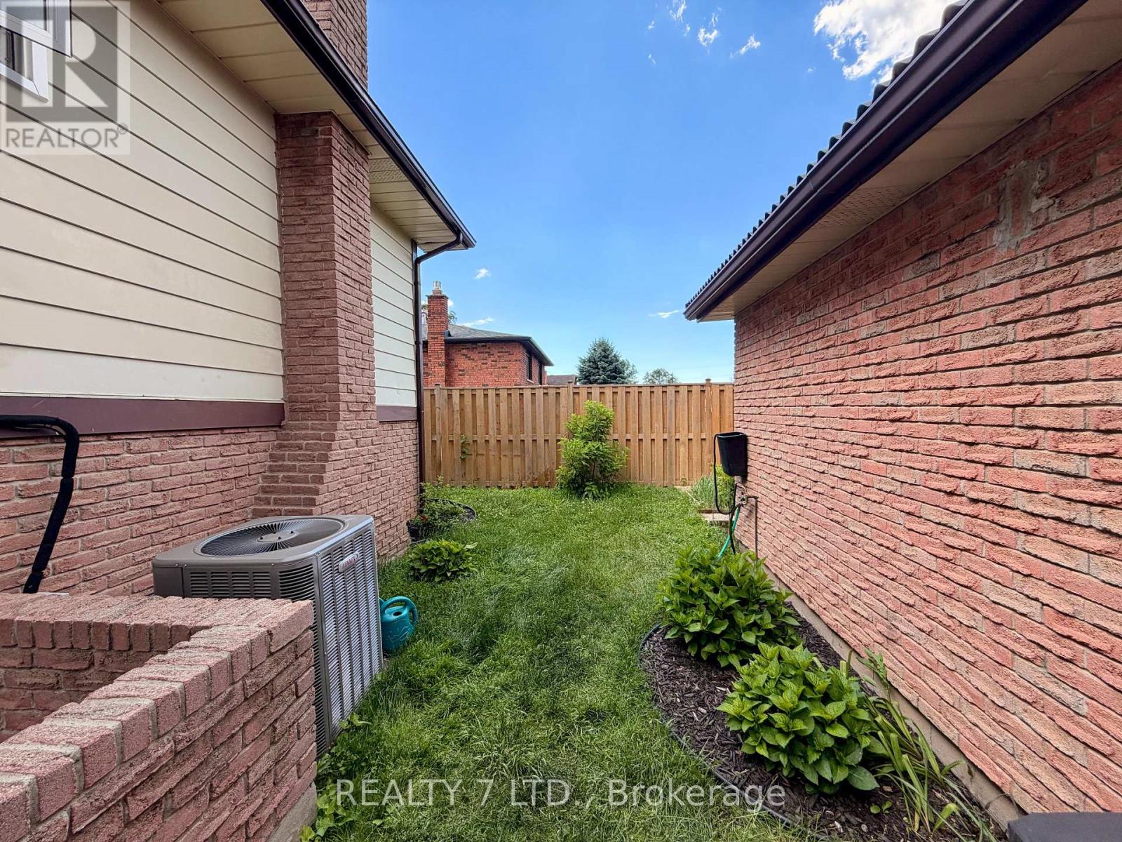 6479 BURWOOD AVENUE - 26