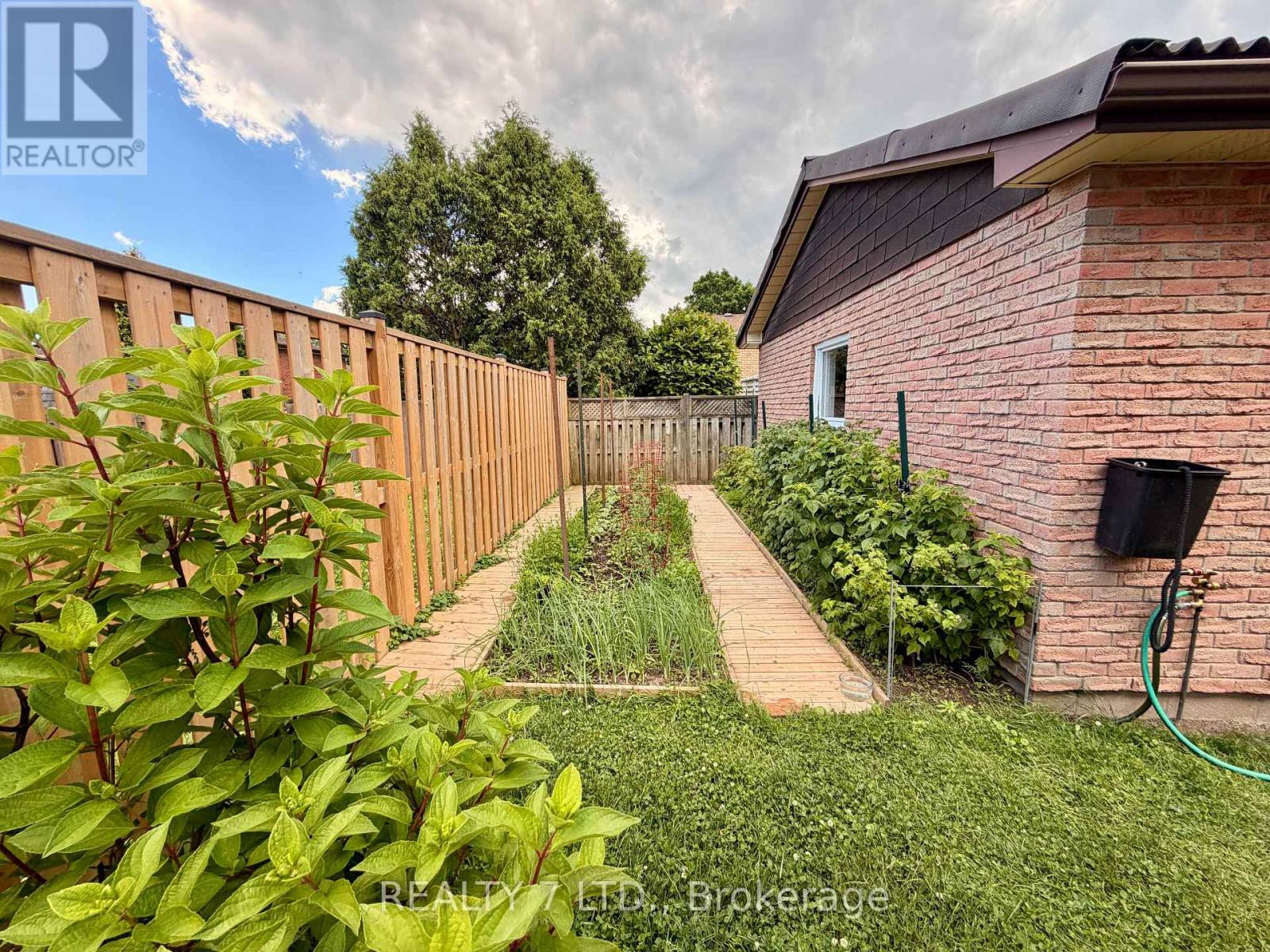 6479 BURWOOD AVENUE - 27