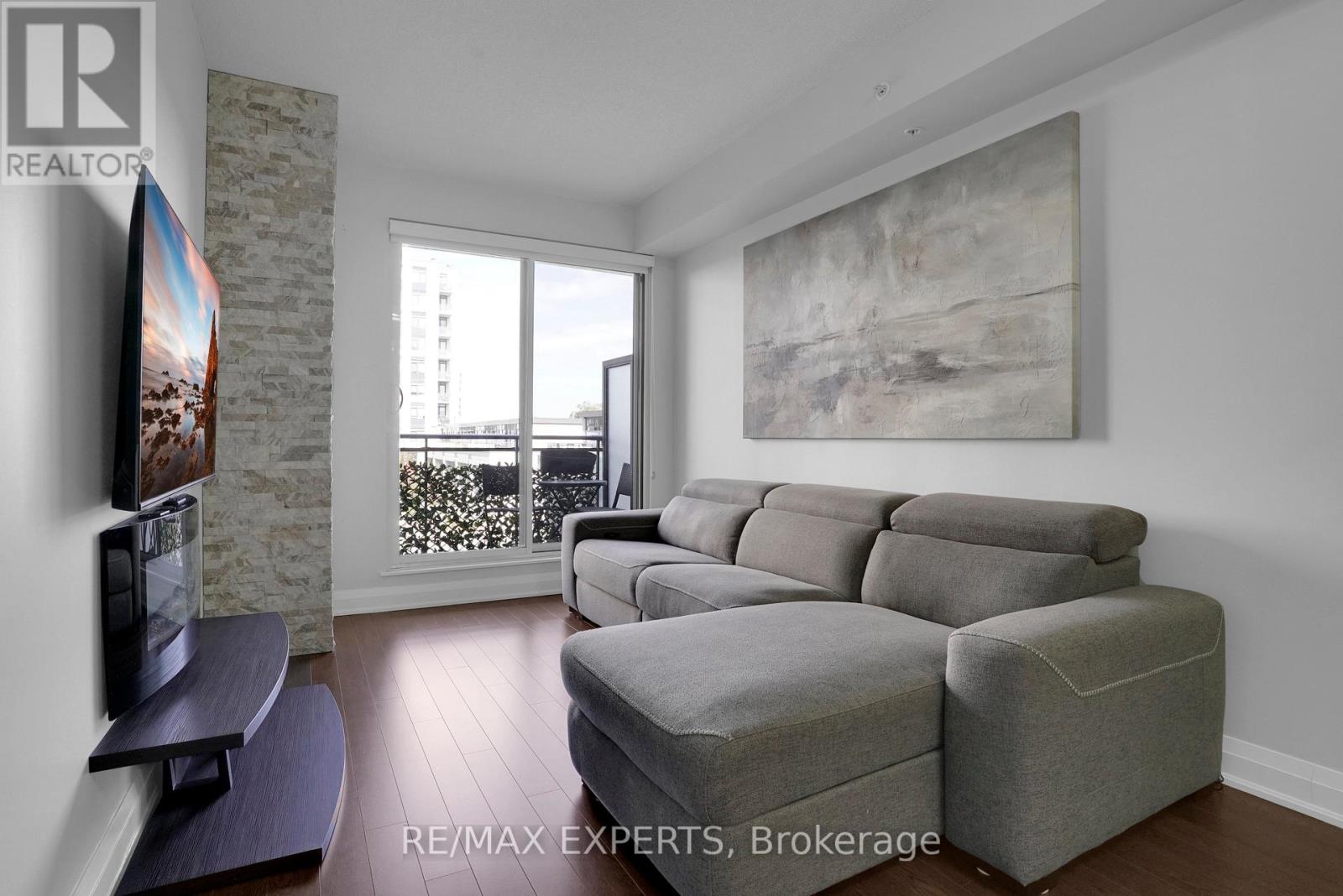 #208 24 WOODSTREAM BOULEVARD - 15