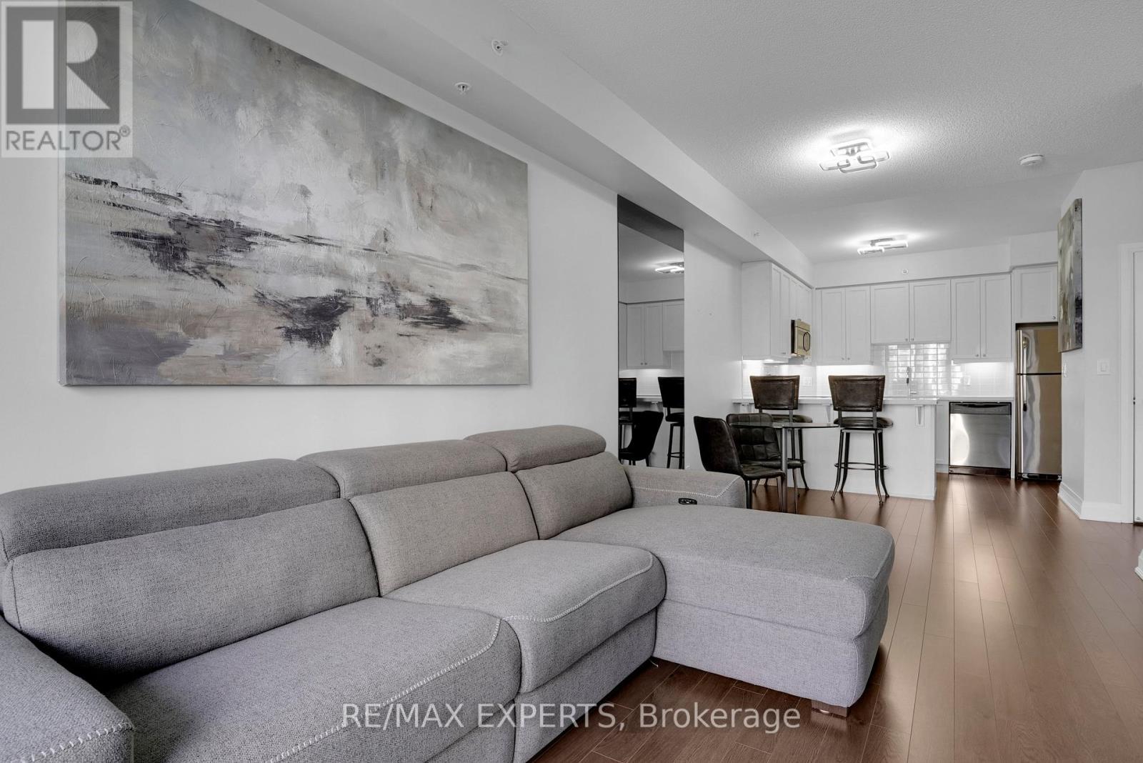 #208 24 WOODSTREAM BOULEVARD - 17