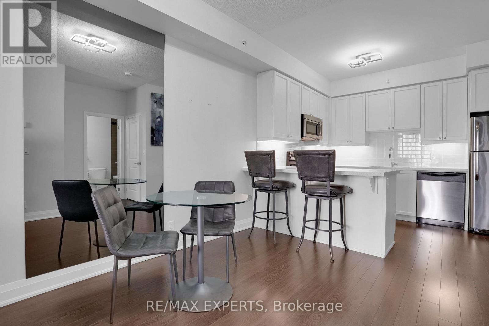 #208 24 WOODSTREAM BOULEVARD - 19