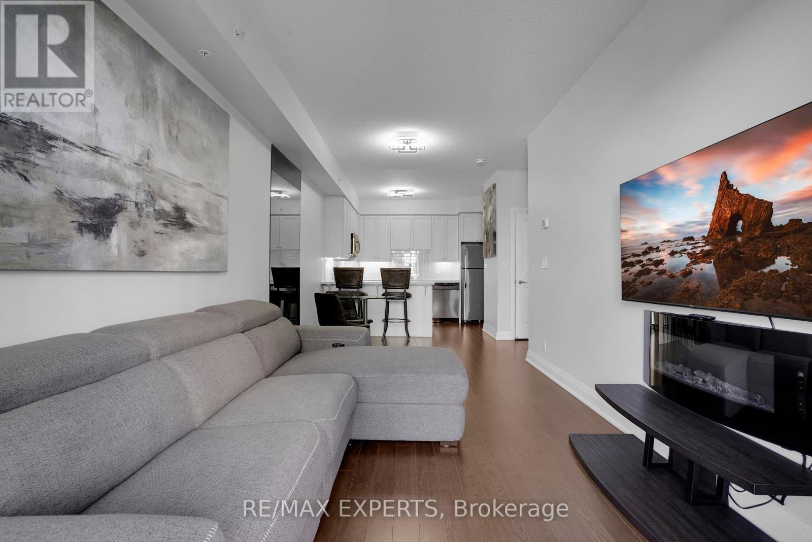 #208 24 WOODSTREAM BOULEVARD - 20