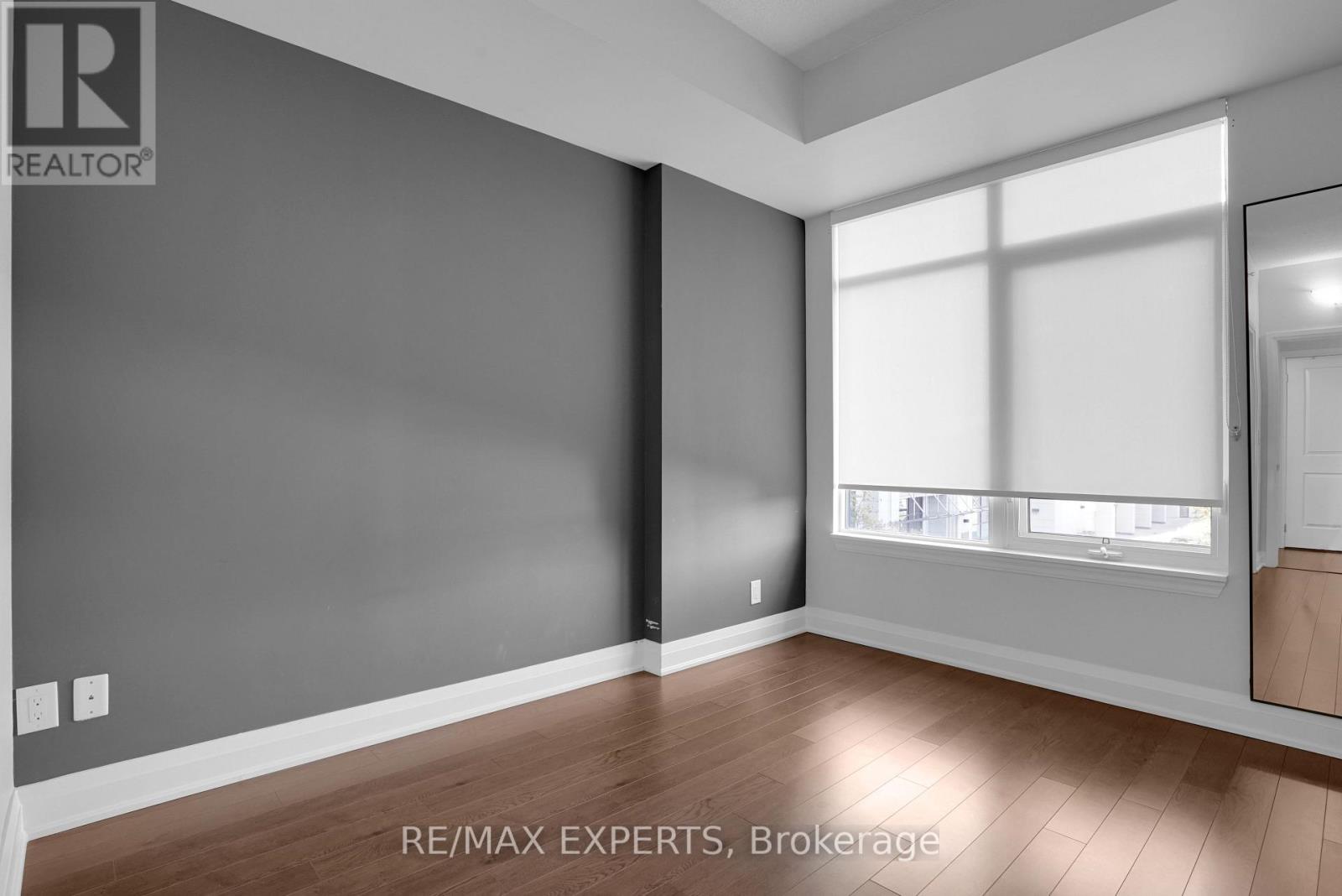 #208 24 WOODSTREAM BOULEVARD - 21
