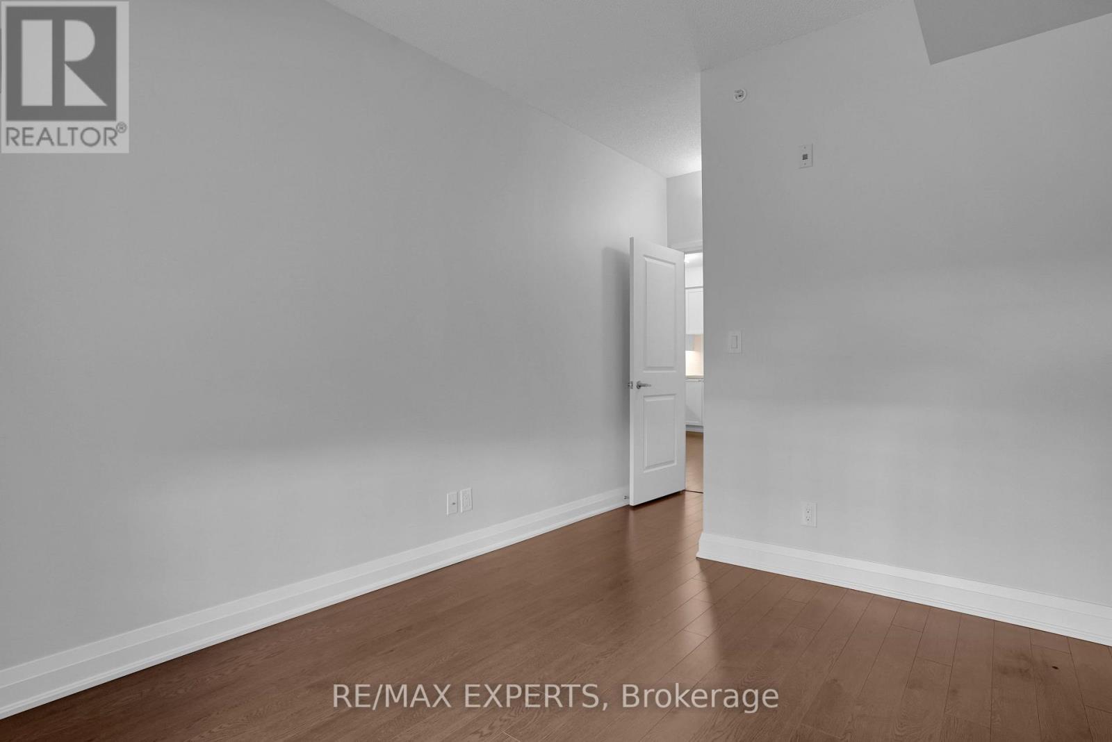#208 24 WOODSTREAM BOULEVARD - 23