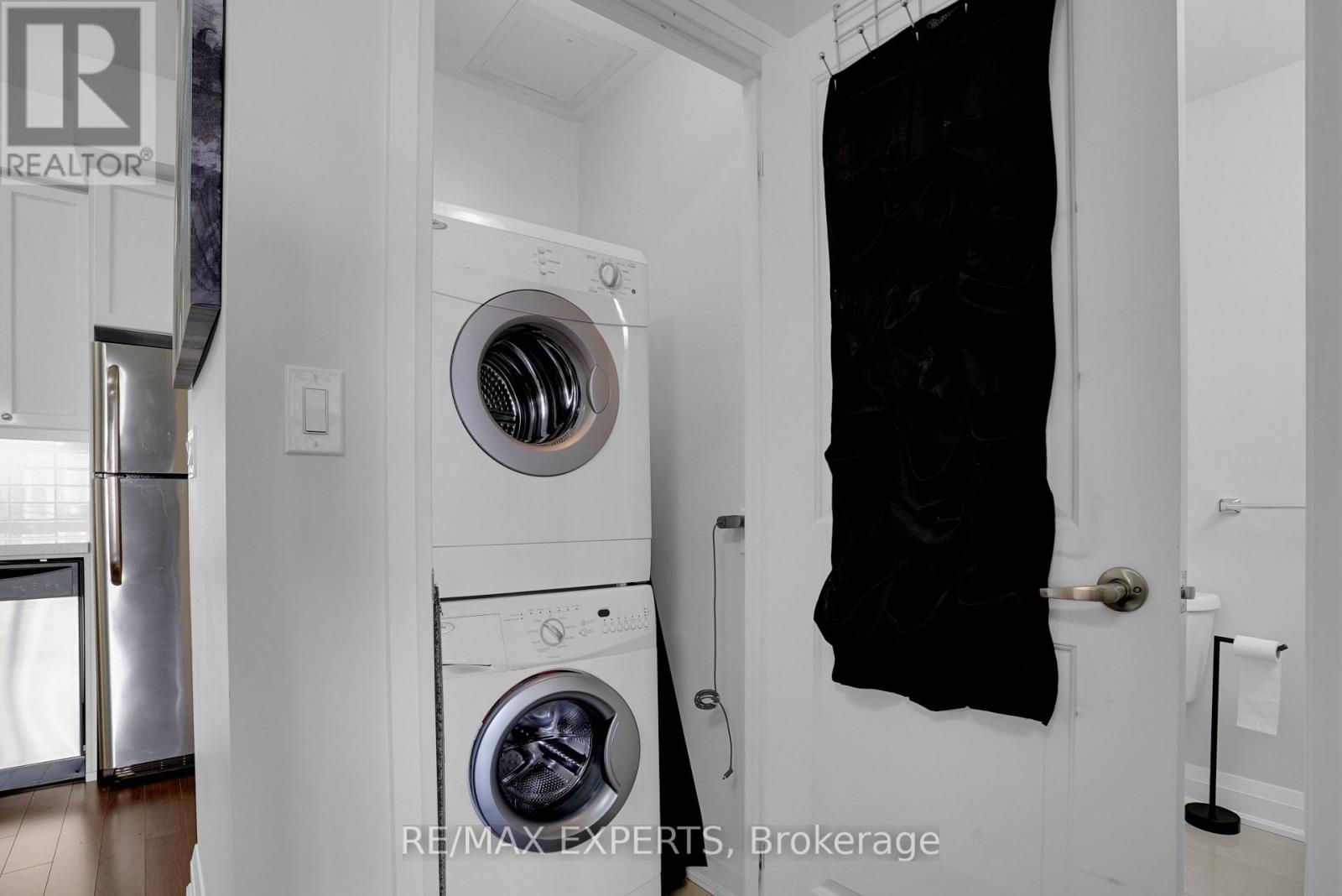 #208 24 WOODSTREAM BOULEVARD - 27