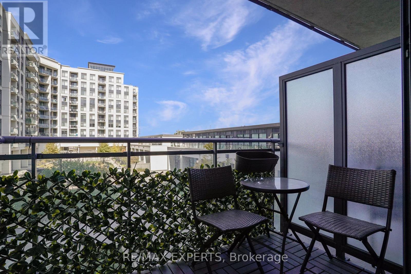 #208 24 WOODSTREAM BOULEVARD - 29