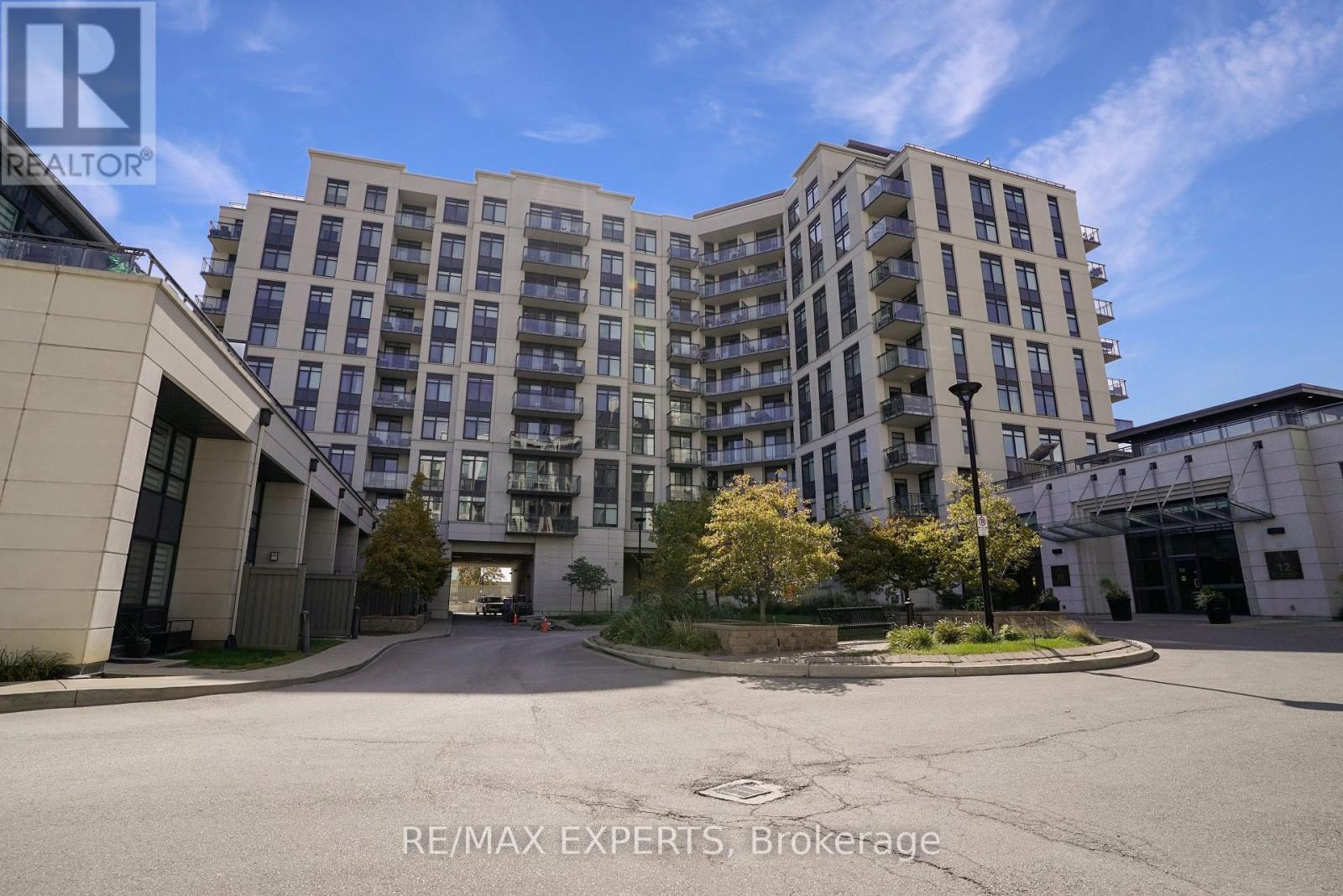#208 24 WOODSTREAM BOULEVARD - 3