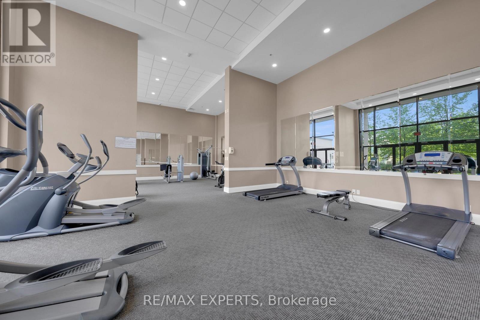 #208 24 WOODSTREAM BOULEVARD - 31