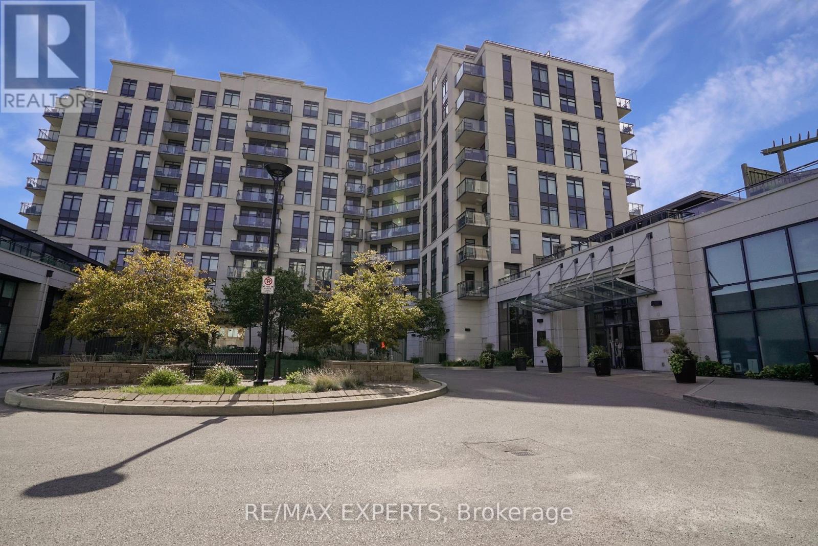 #208 24 WOODSTREAM BOULEVARD - 4