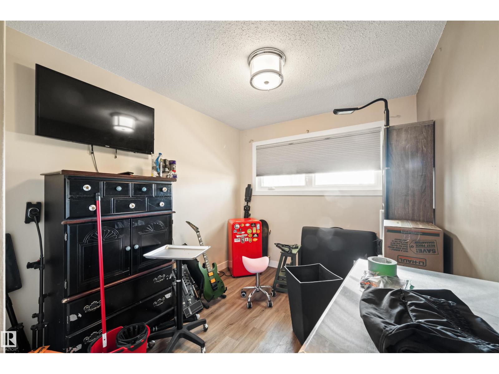 12002 39 ST NW - 11