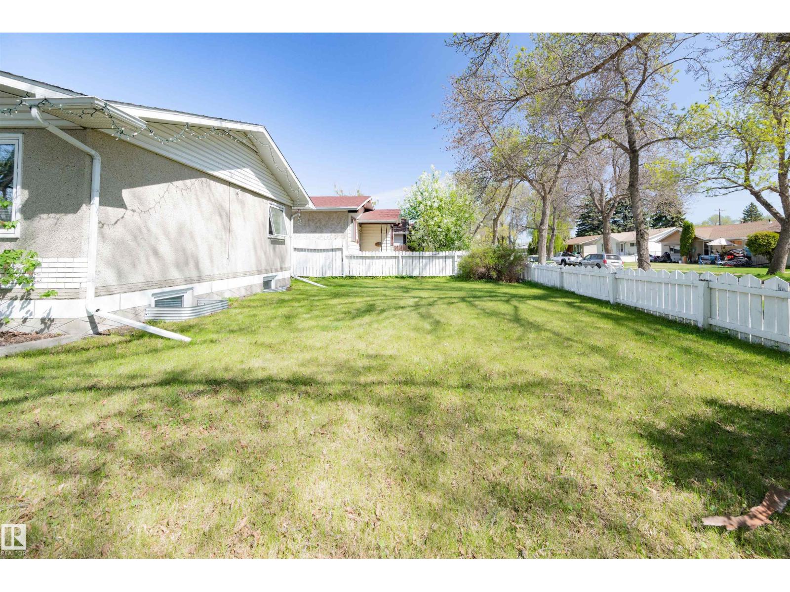 12002 39 ST NW - 31