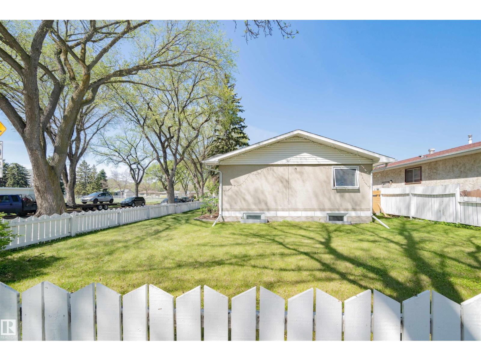 12002 39 ST NW - 32