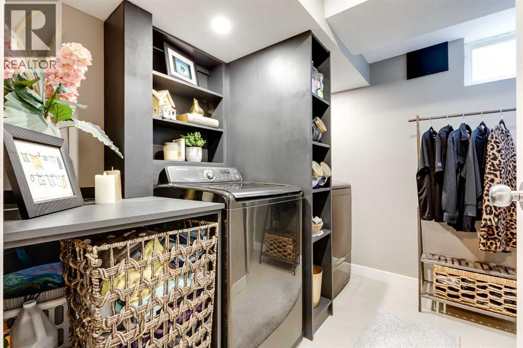 Laundry room with lots of storage