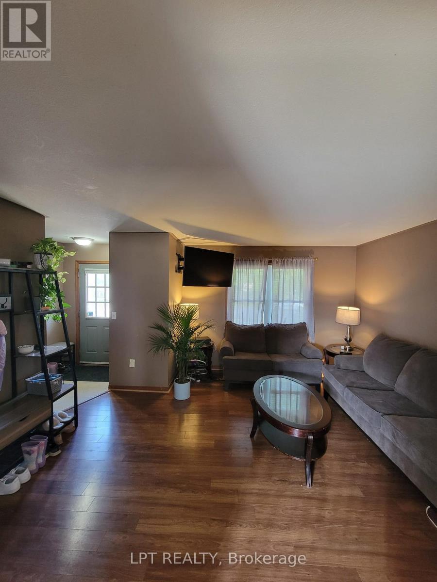 57 POPLAR CRESCENT - 3
