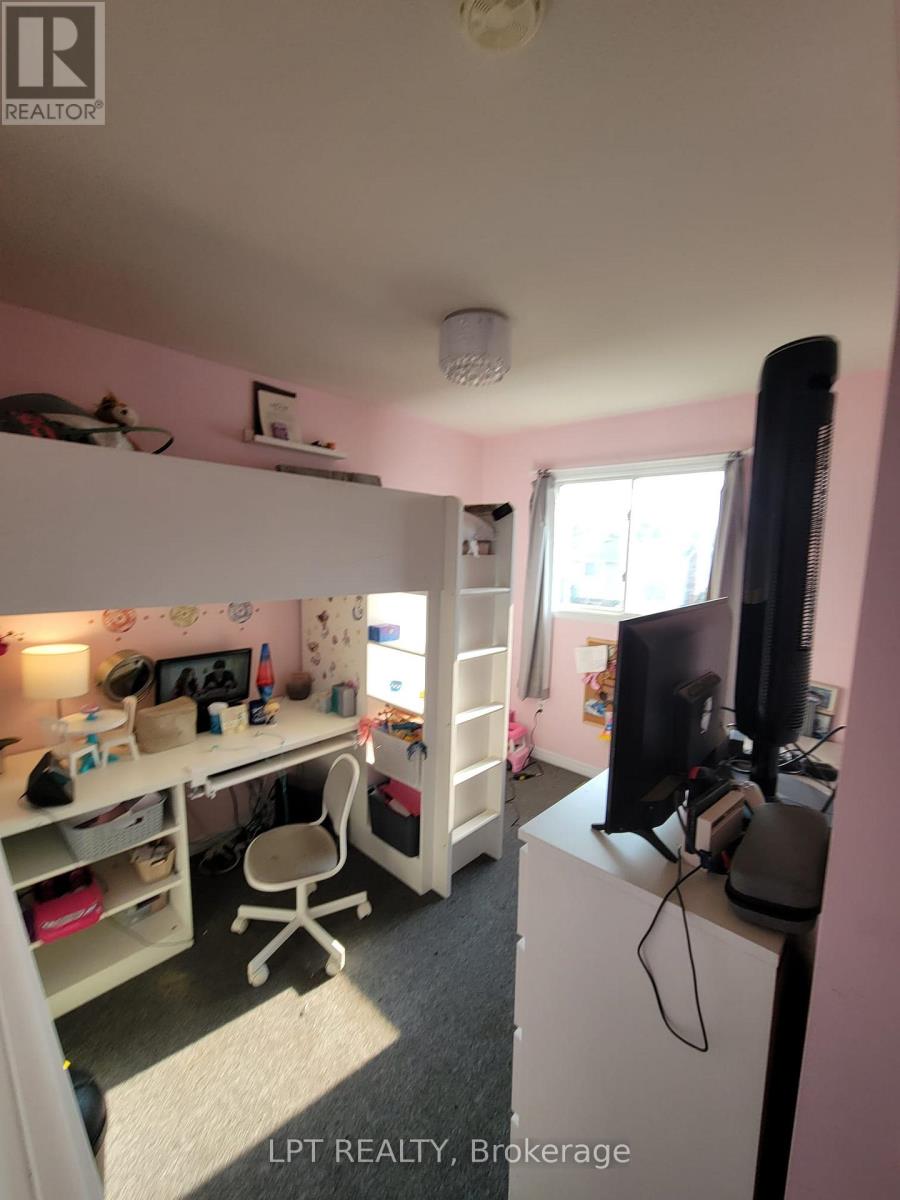 57 POPLAR CRESCENT - 9
