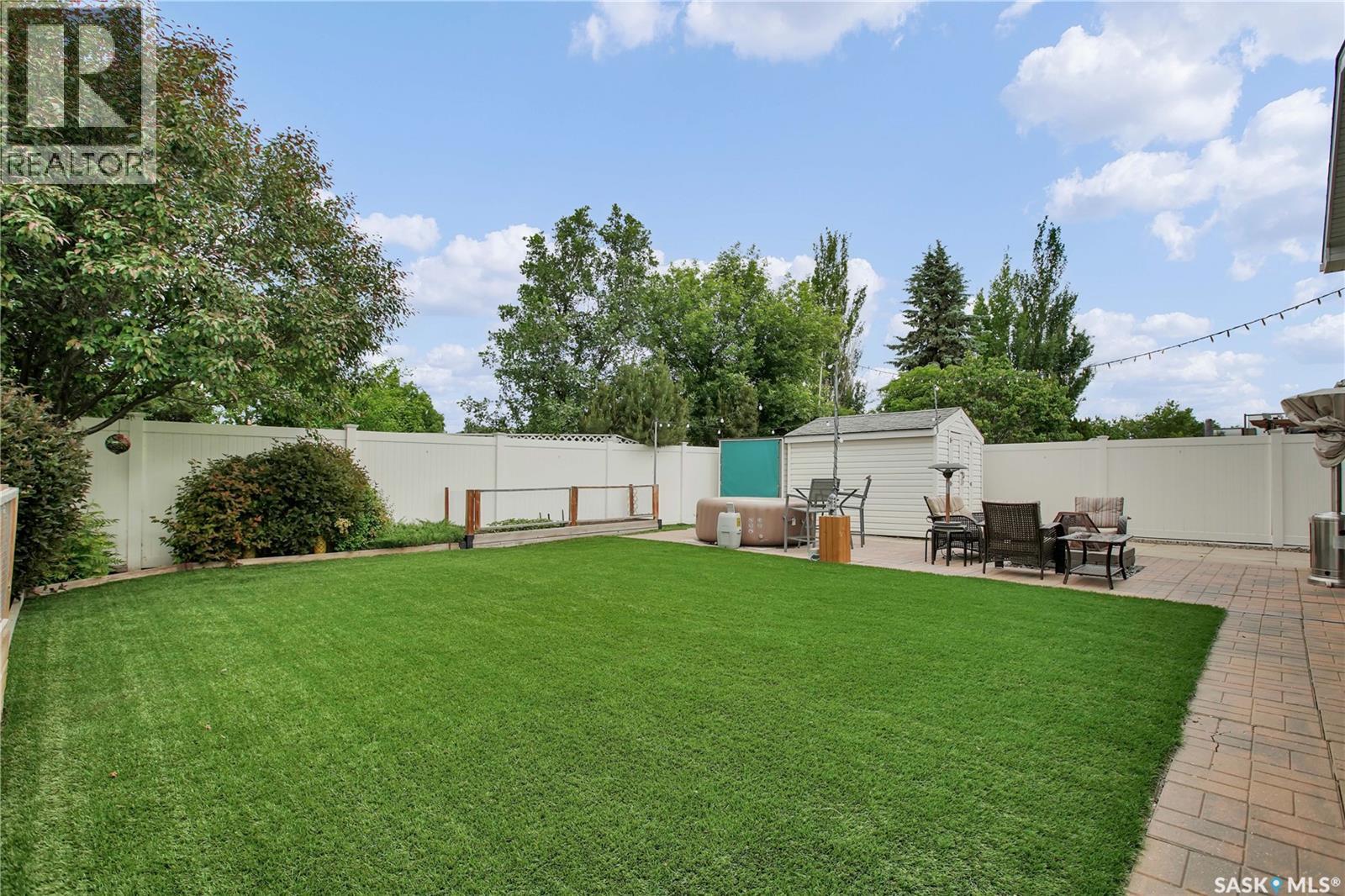 119 Pezer CRESCENT — photo 35