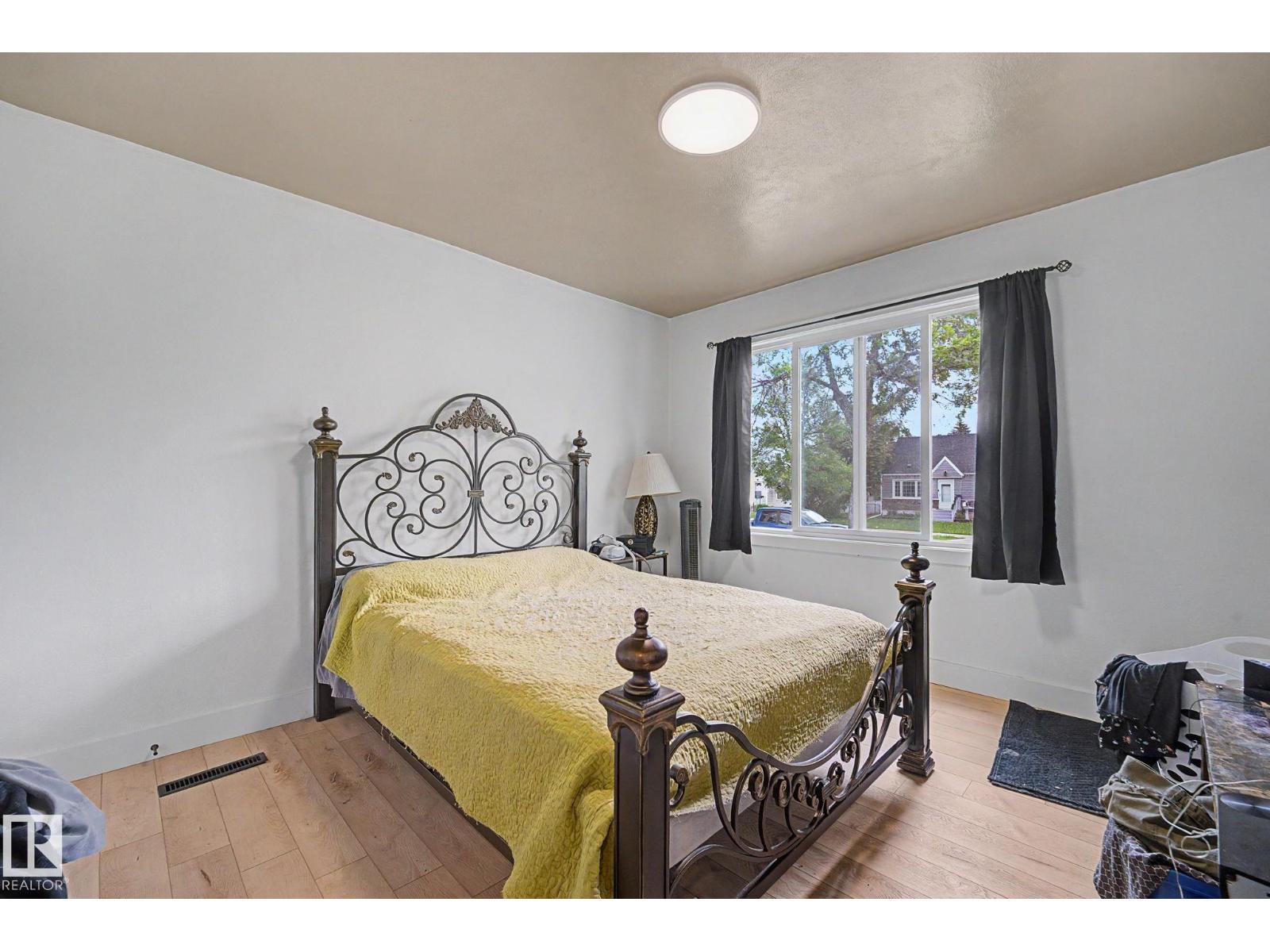 11914 124 ST NW - 14