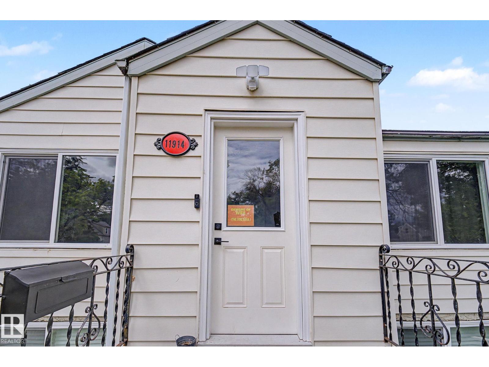 11914 124 ST NW - 5