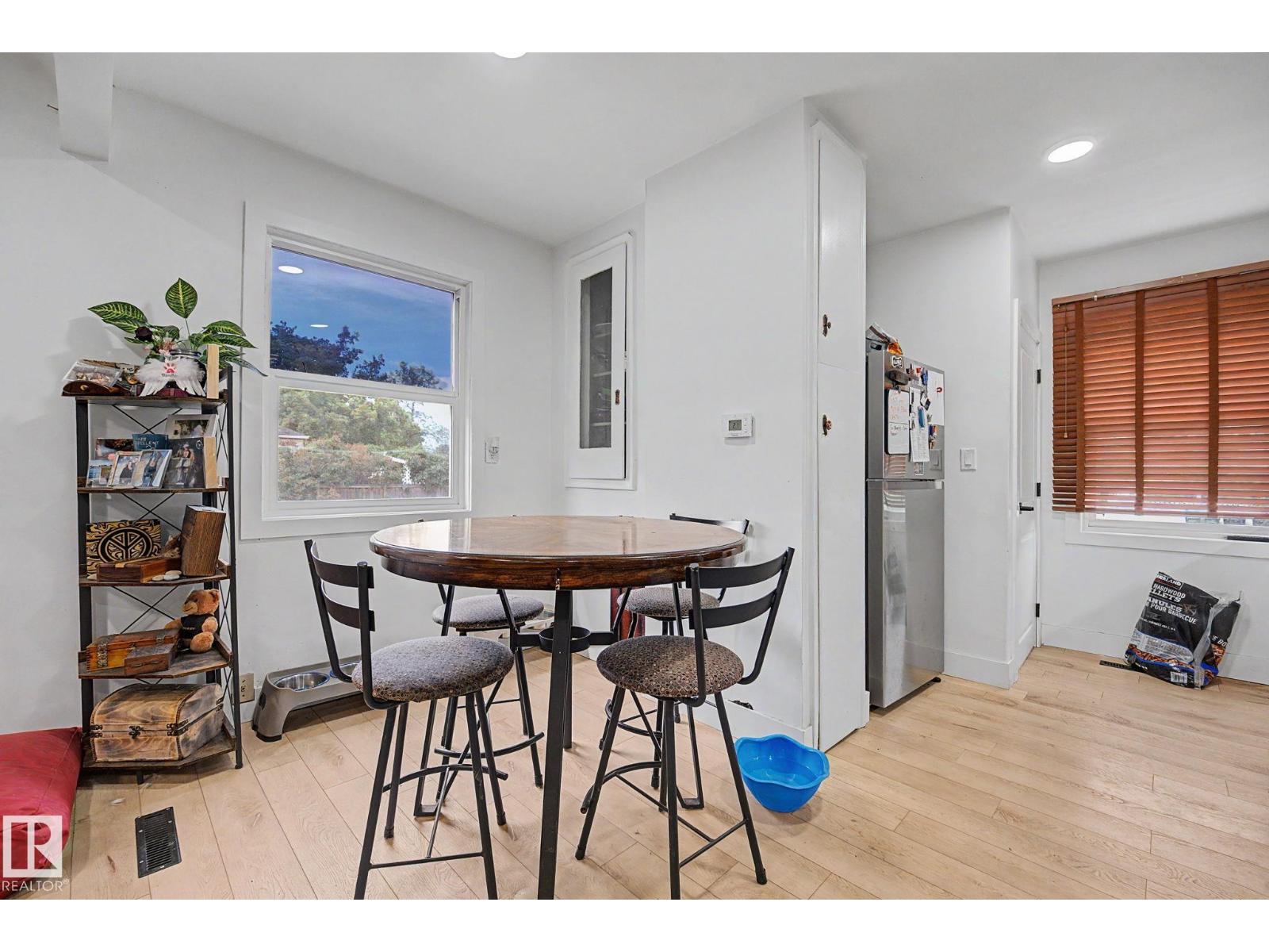 11914 124 ST NW - 10