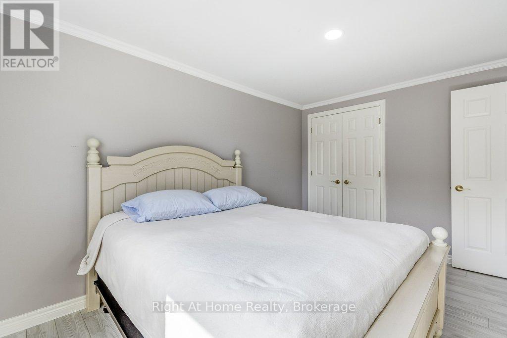 207 MONTMORENCY DRIVE - 18