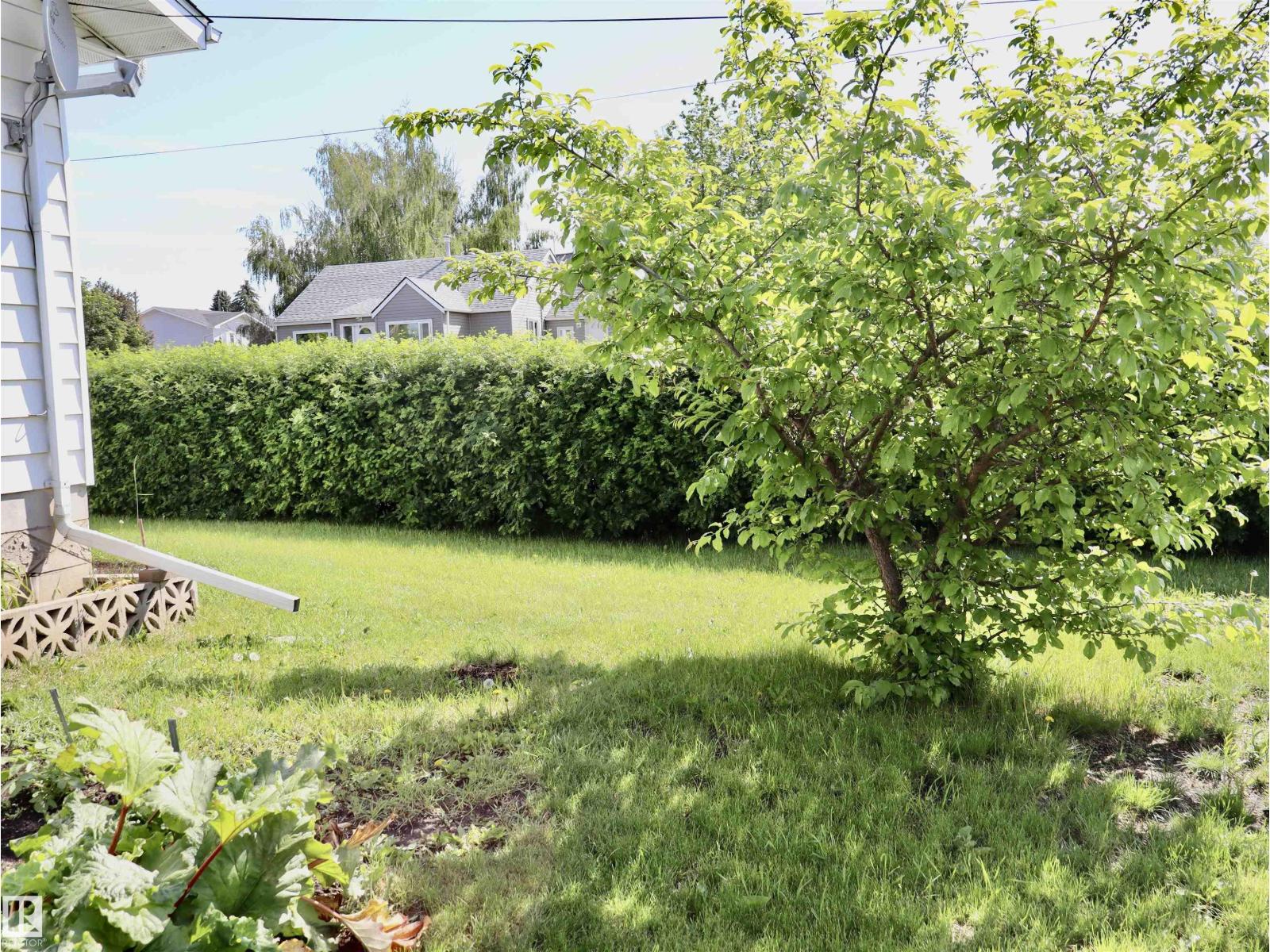 5530 46 street - 11