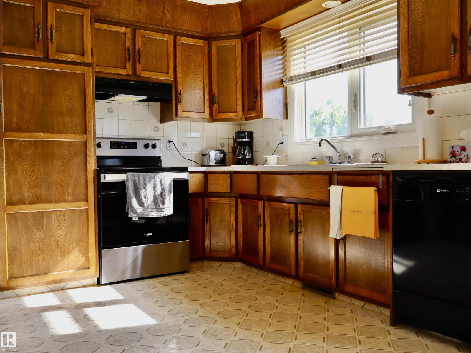 5530 46 street - 15