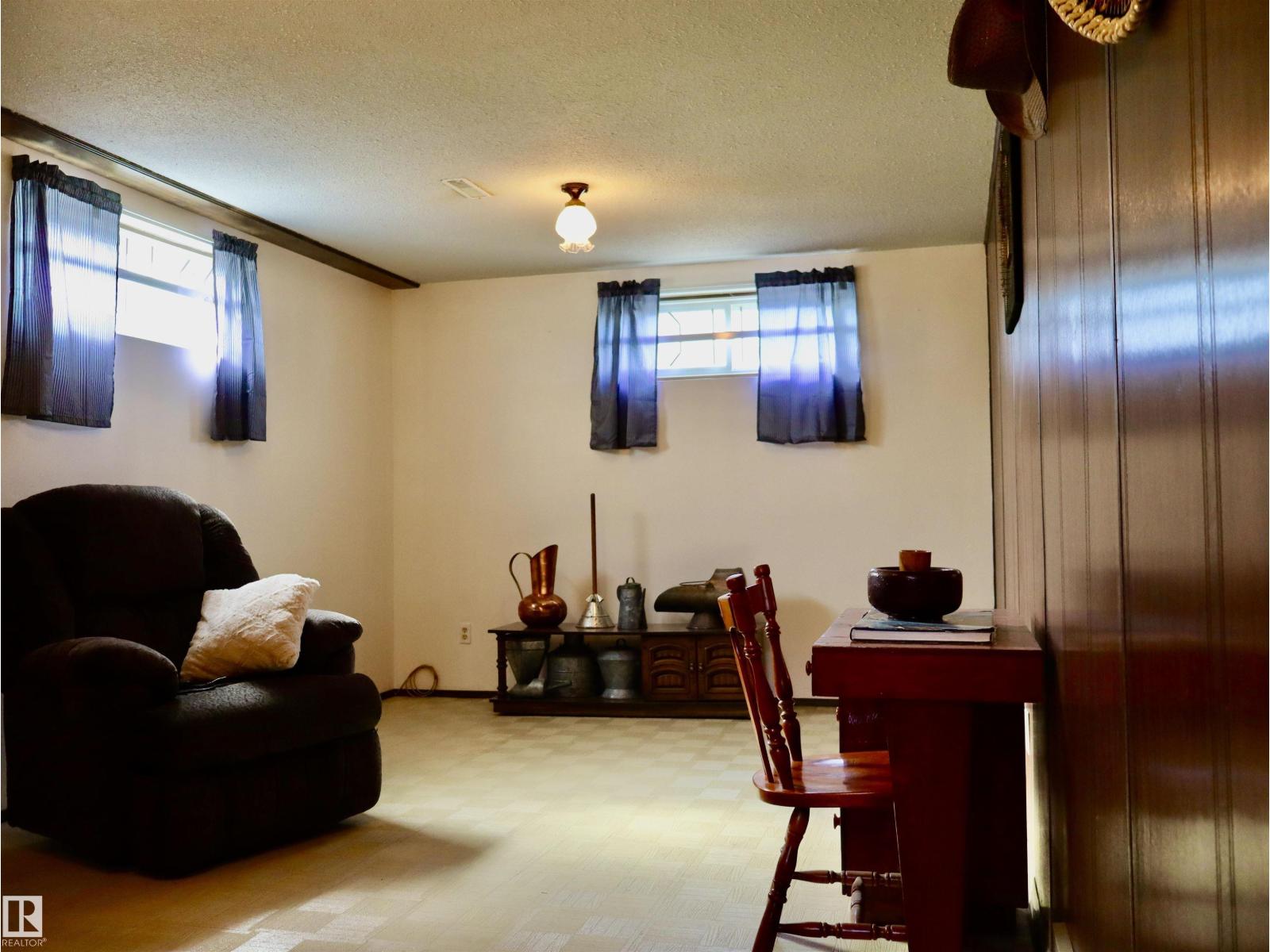 5530 46 street - 24