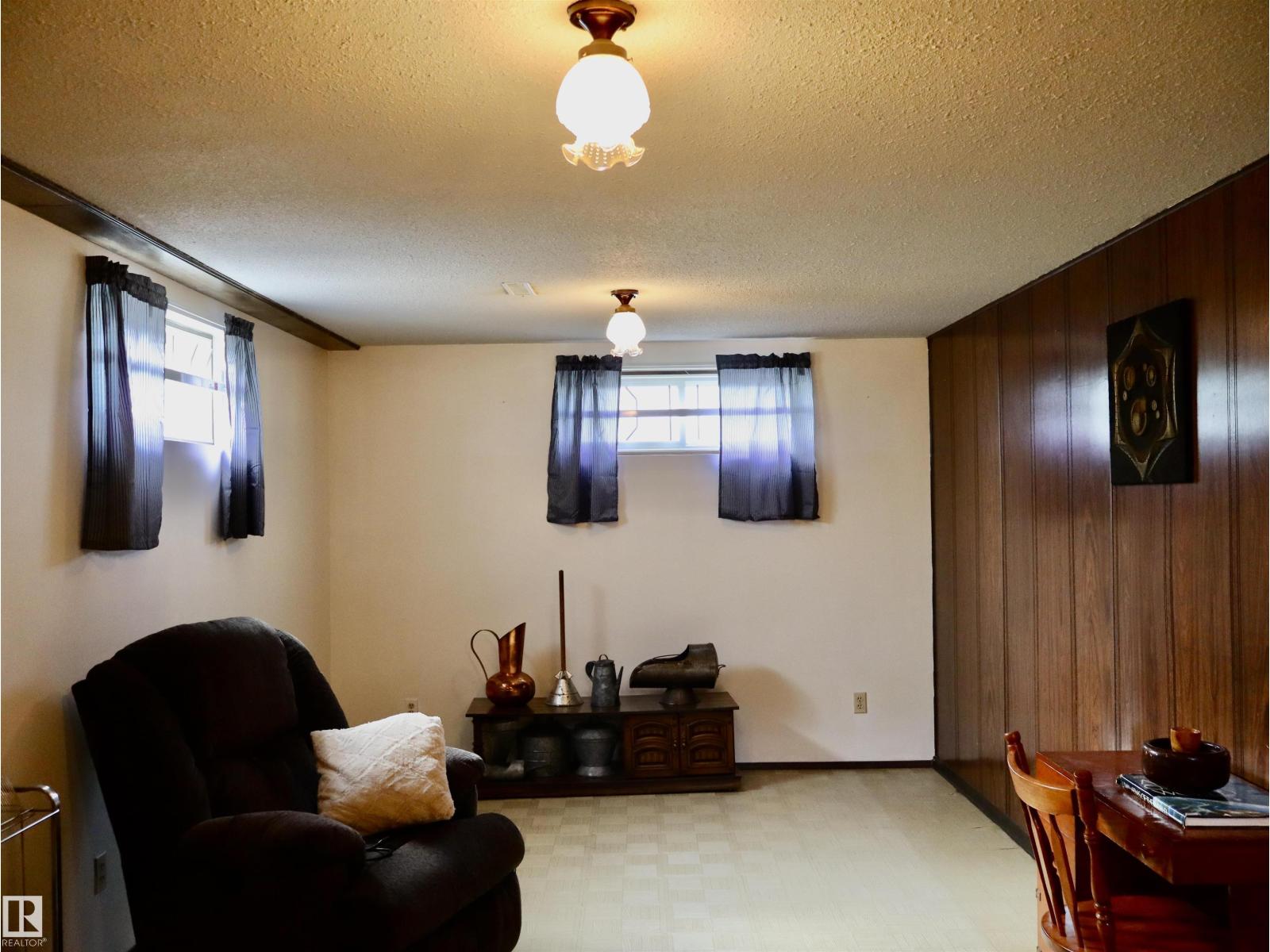 5530 46 street - 27