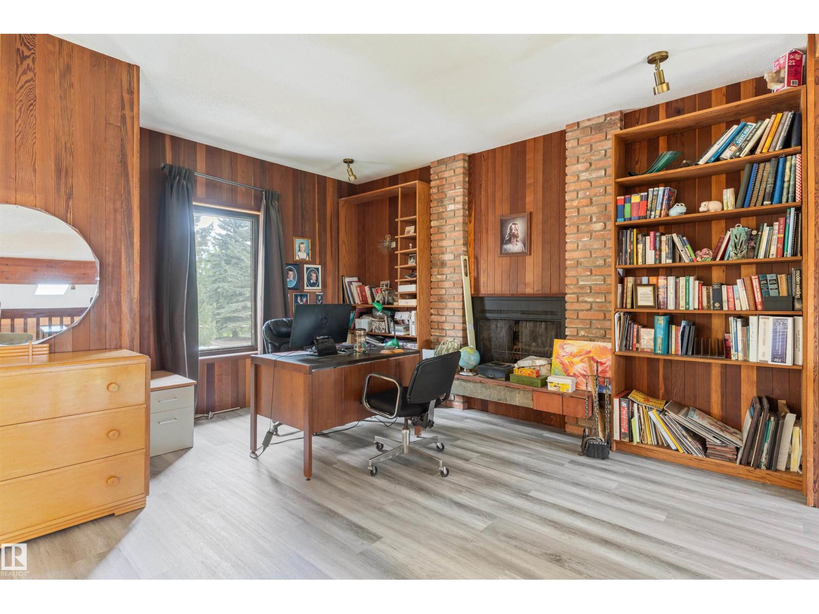 20515 5 AV SW SW - 40