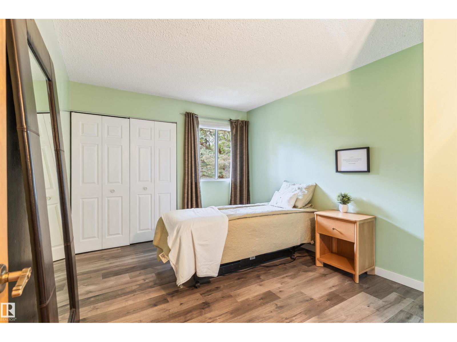 20515 5 AV SW SW - 44