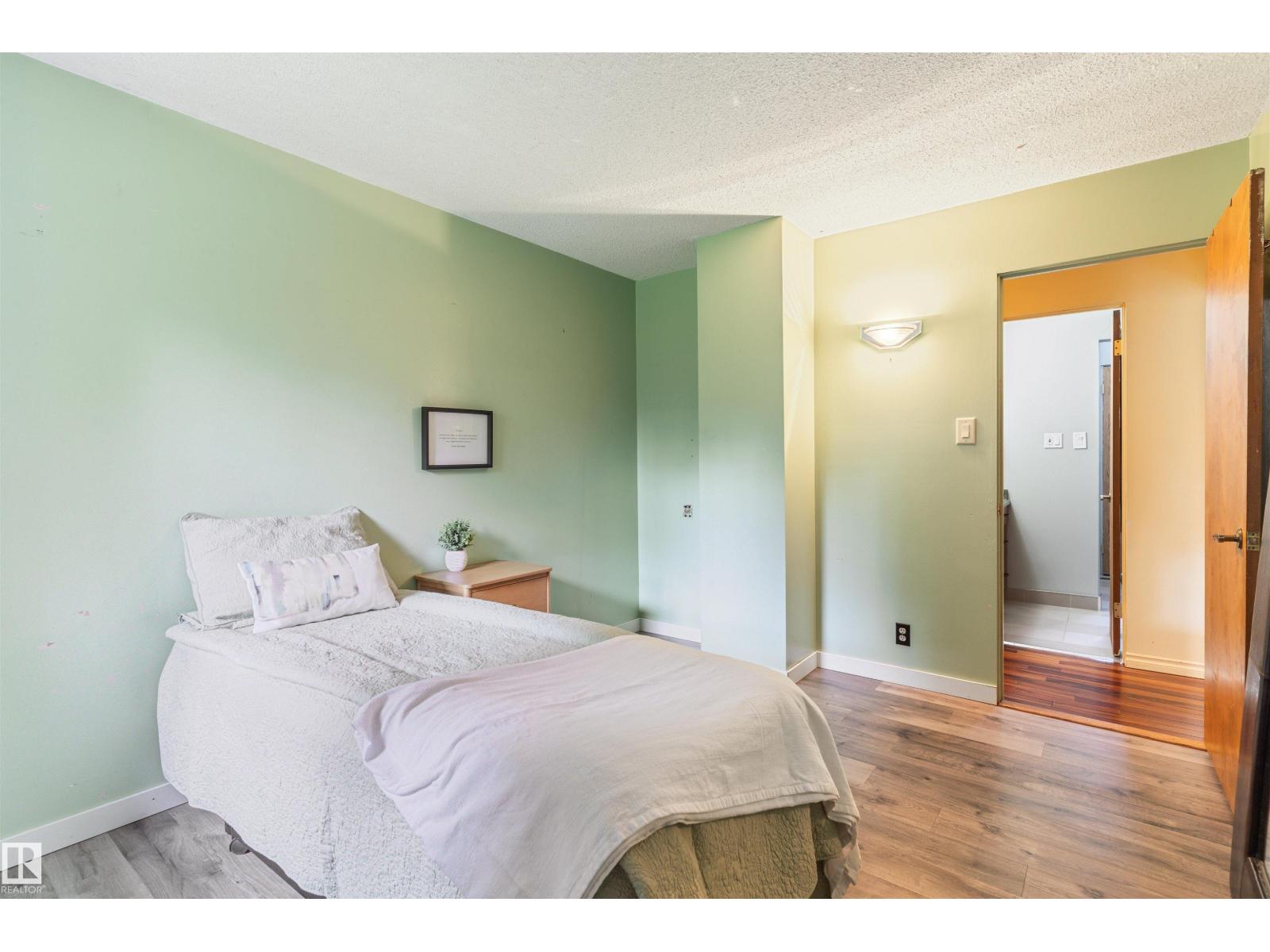 20515 5 AV SW SW - 45