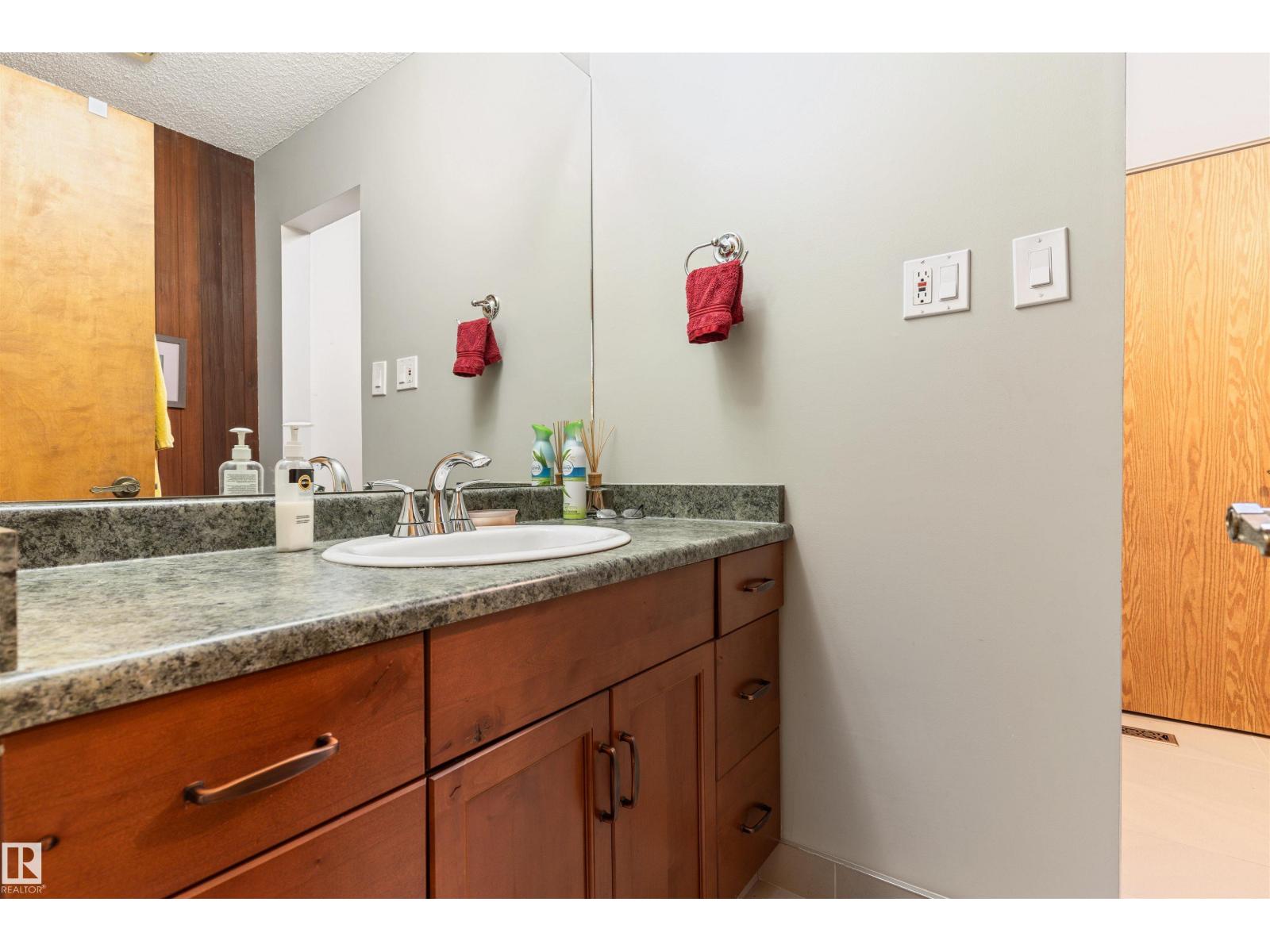 20515 5 AV SW SW - 46