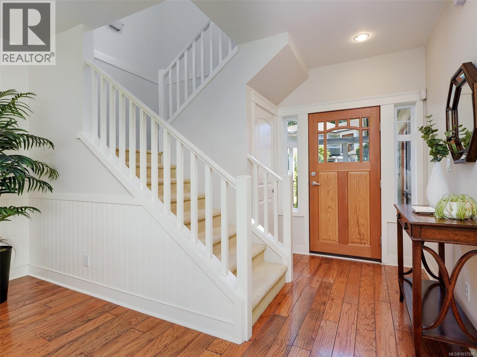  566 Caselton Place, Saanich