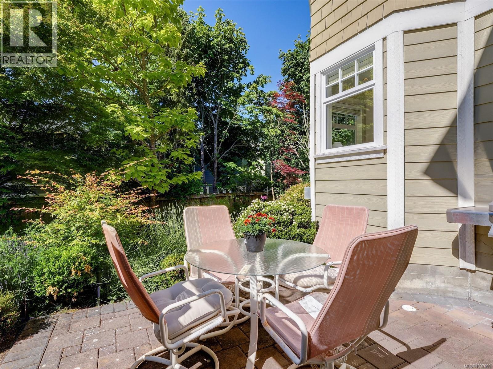 566 Caselton Place, Saanich