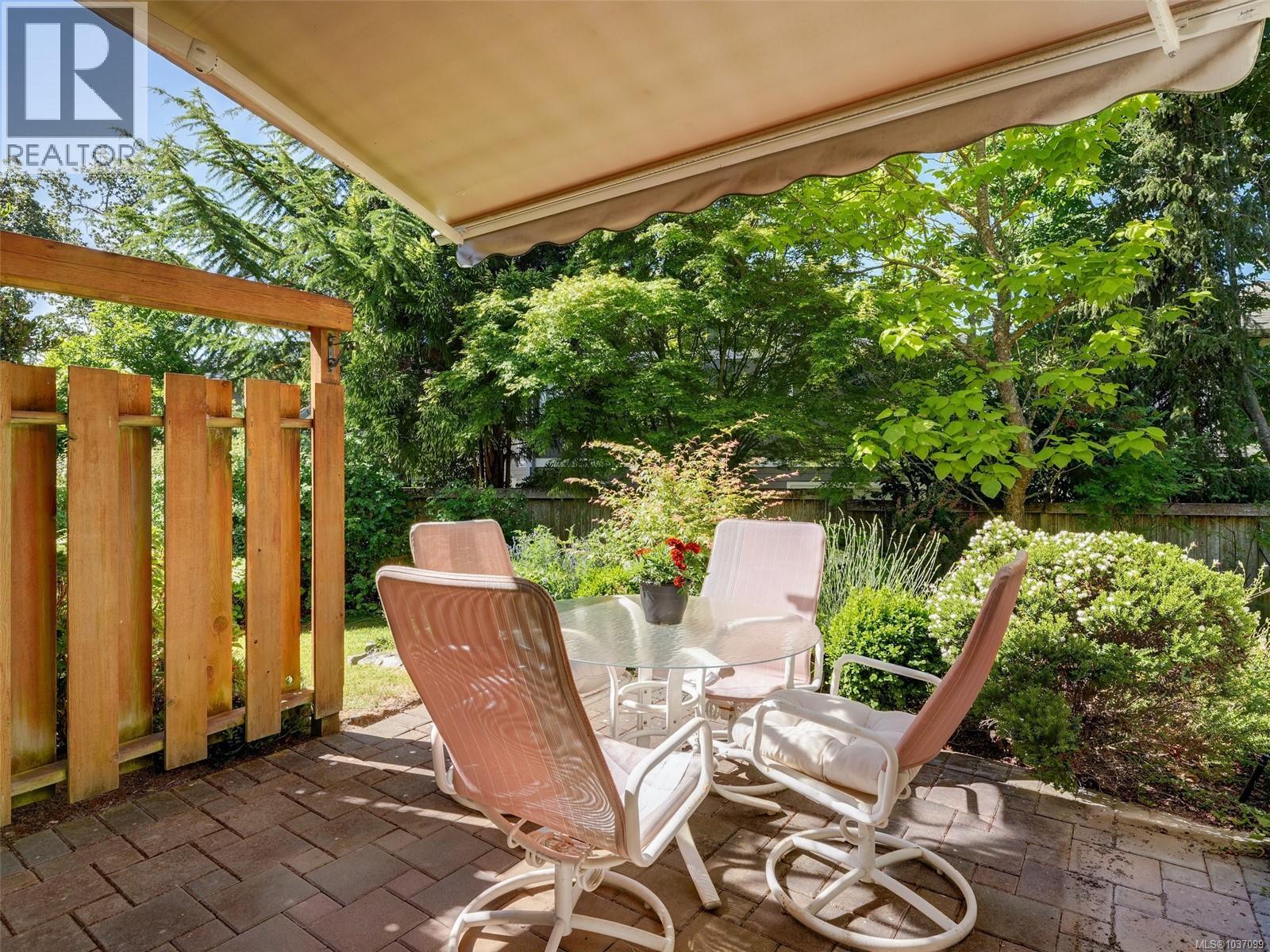  566 Caselton Place, Saanich