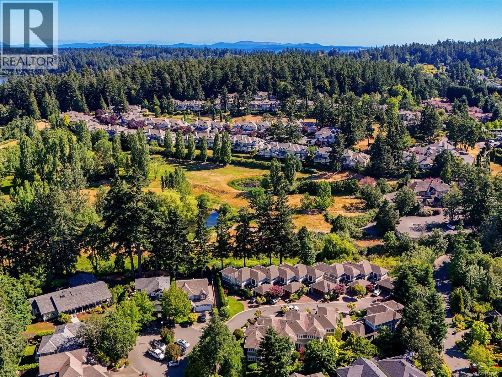  566 Caselton Place, Saanich
