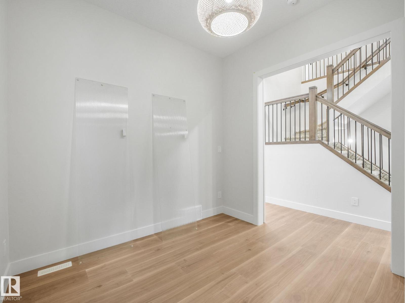 4051 120 ST NW - 31