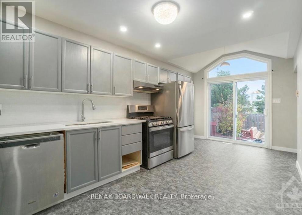 563 LATOUR CRESCENT - 8