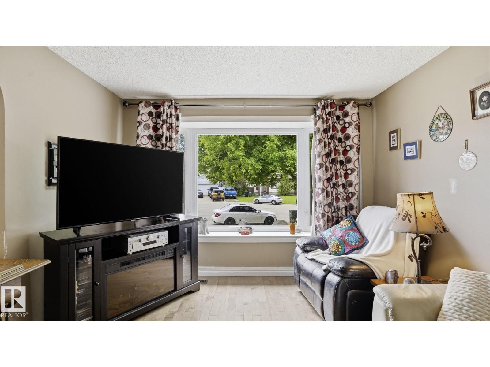 1827 36 ST NW NW - photo 3