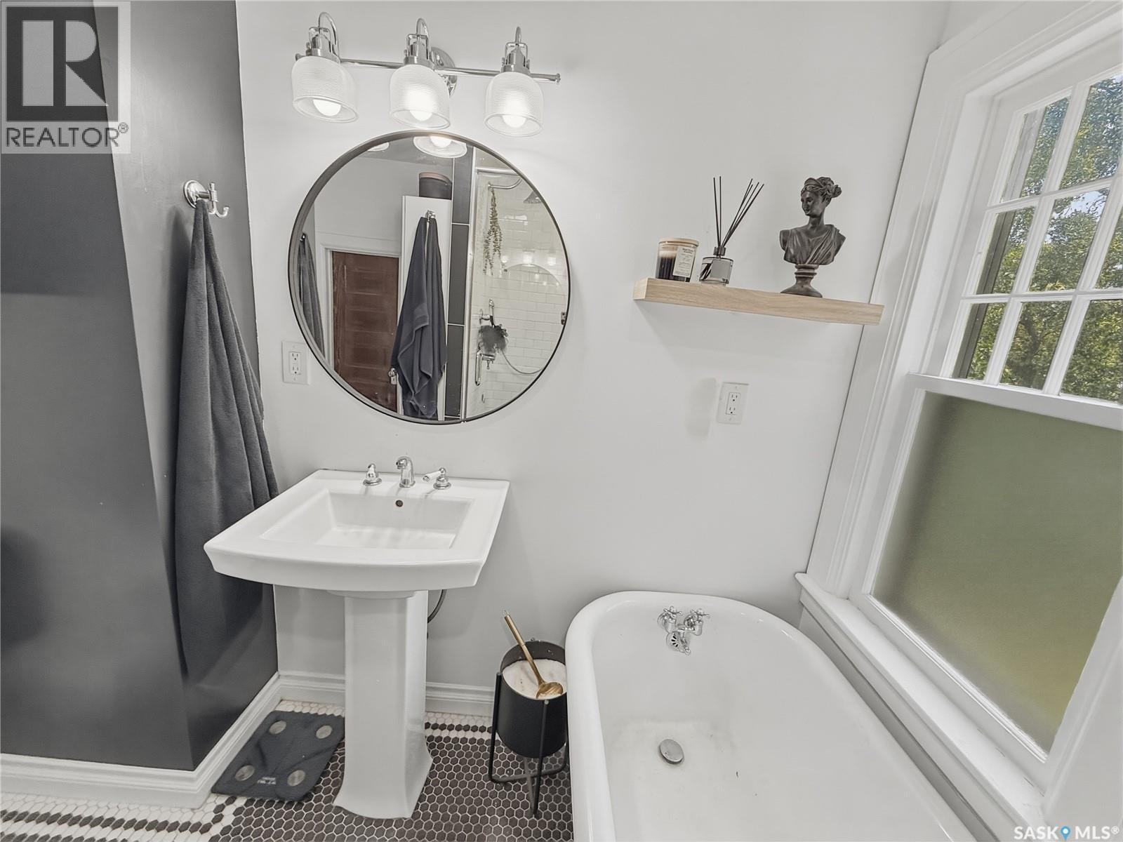554 4th AVENUE NE — photo 35