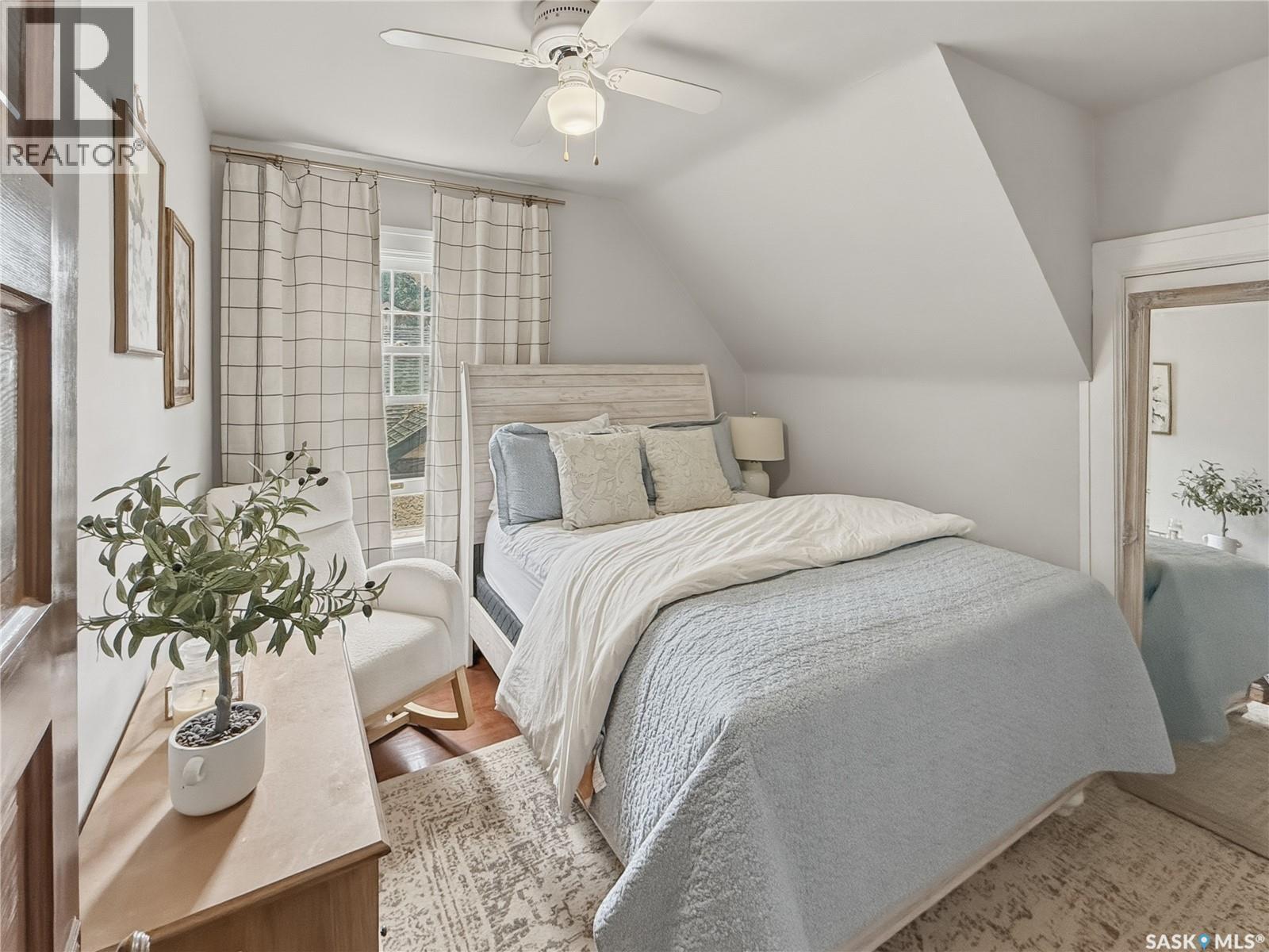 554 4th AVENUE NE — photo 37