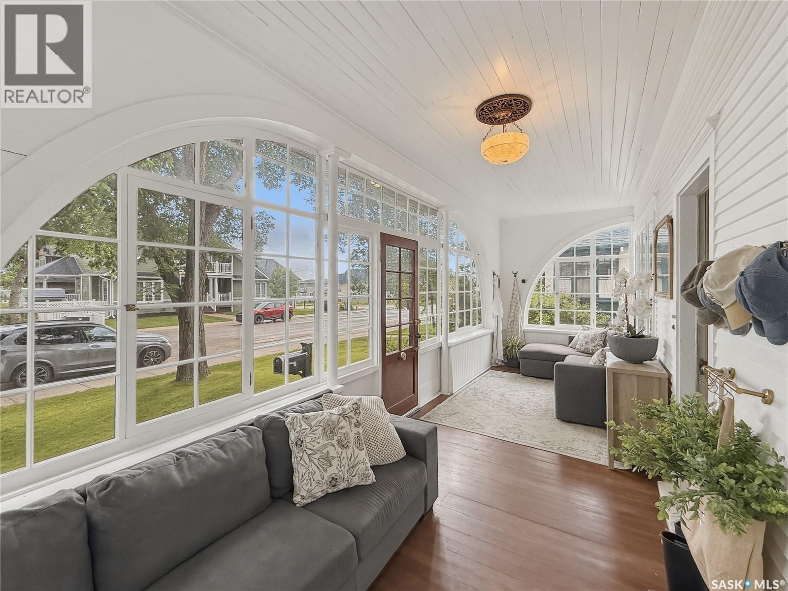 554 4th AVENUE NE - photo 5