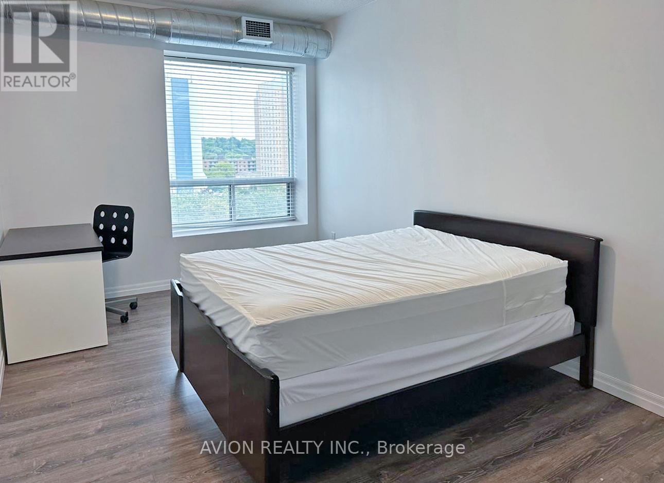 #806 8 HICKORY STREET W - 13