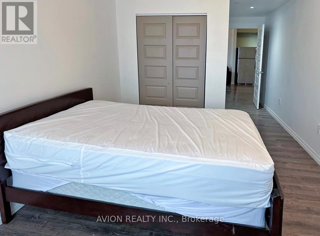 #806 8 HICKORY STREET W - 15