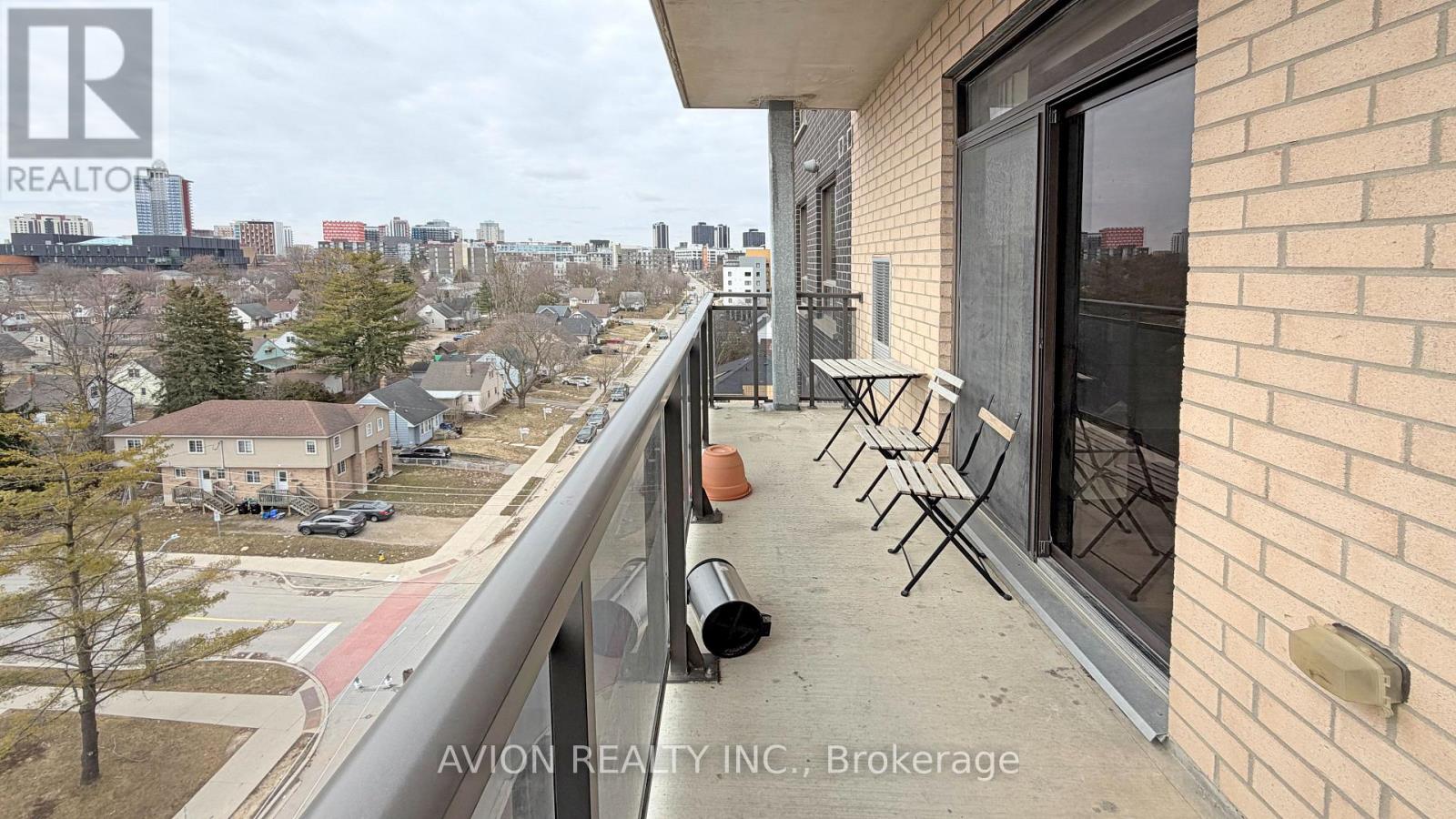 #806 8 HICKORY STREET W - 18